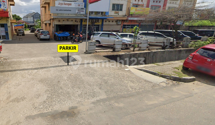 For Rent: 3-Storey Shop House by the Road in Way Halim 2