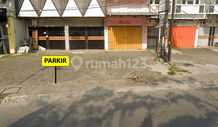 3-Story Shop House for Rent on Gajah Mada Street 3-Story Shop House for Rent on Gajah Mada Street