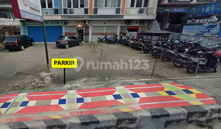 For Sale: 3-Story Shop House on Diponegoro Street 2