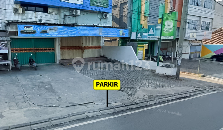 Rent a 3-Story Shop House by Teuku Umar Street in Kedaton. 2