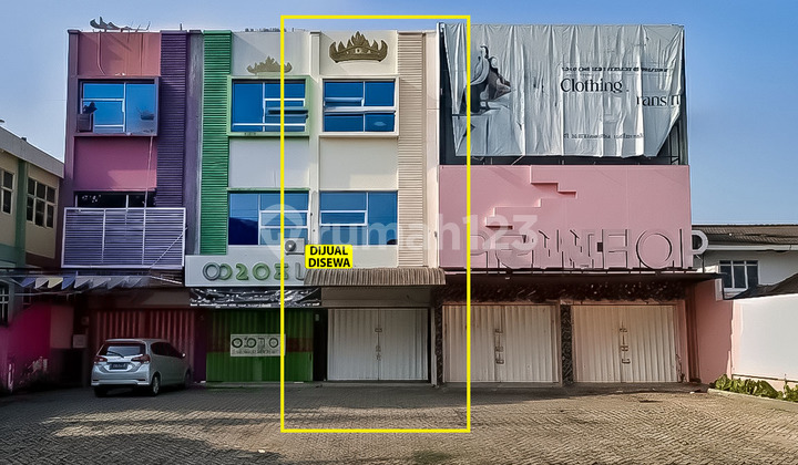 Sewa Ruko 3 Lantai Pinggir Jalan di Enggal