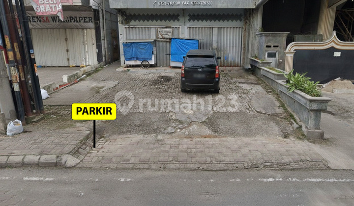 Twin-door Shop House and Warehouse on Teuku Umar Kedaton Street 2