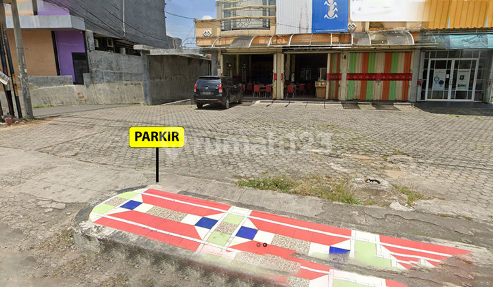 For Sale or Rent: Row Shophouse and 860 m2 Land on Diponegoro Street 2