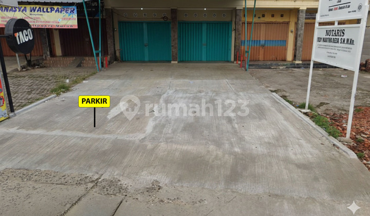 Rent a 3-Story Shop House by the Roadside in Way Halim 2