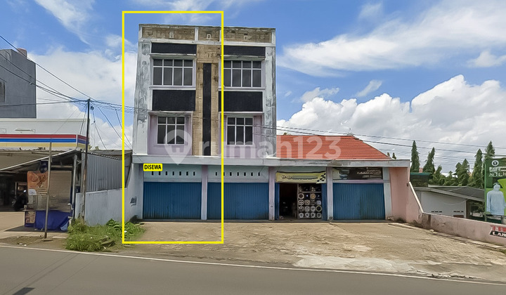 Rent 3-Story Shop House by the Roadside in Rajabasa 1