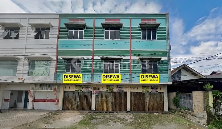 Rent a 3-Story Shop House on Husni Thamrin Street in Gotong Royong Rent a 3-Story Shop House on Husni Thamrin Street in Gotong Royong