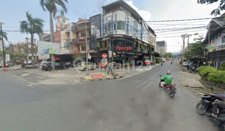 Connected Shop House Hook Position 3 Floors Raden Intan Street 2