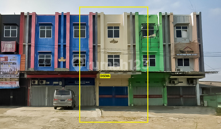 3-Story Shop House for Rent on Rajabasa Roadside 1
