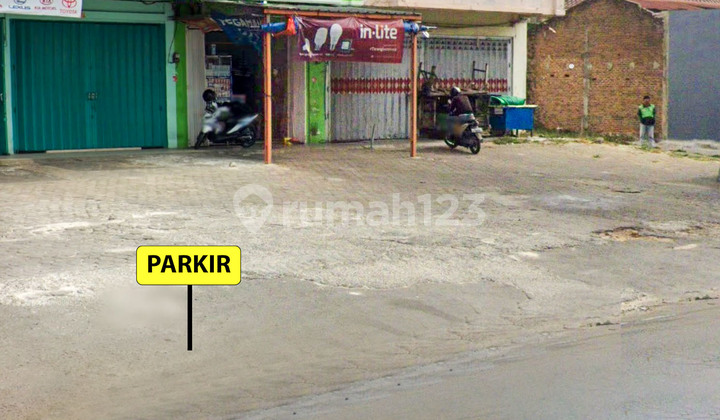 3-Story Shop House for Rent by the Roadside in Kemiling 2