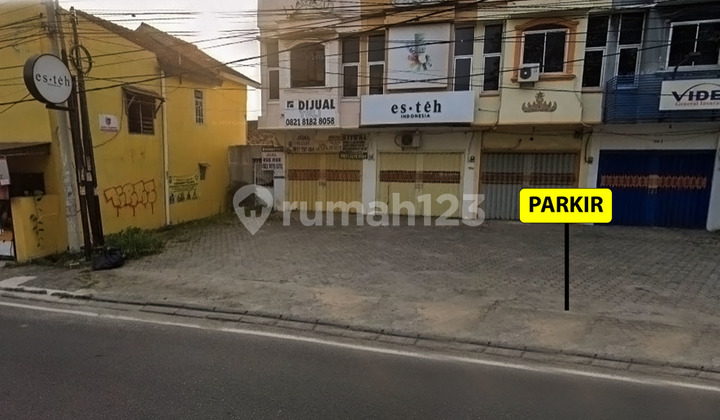 Cheap 3-Story Shop House for Sale by Main Road in Tanjung Karang 2