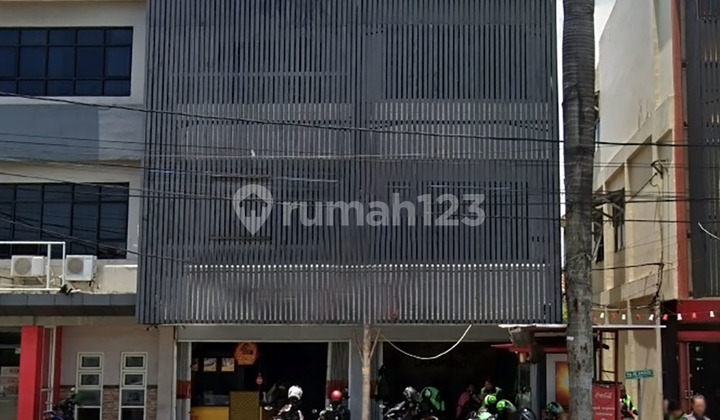 Two-Door Three-Story Shophouse Row Beside Kartini Street 2