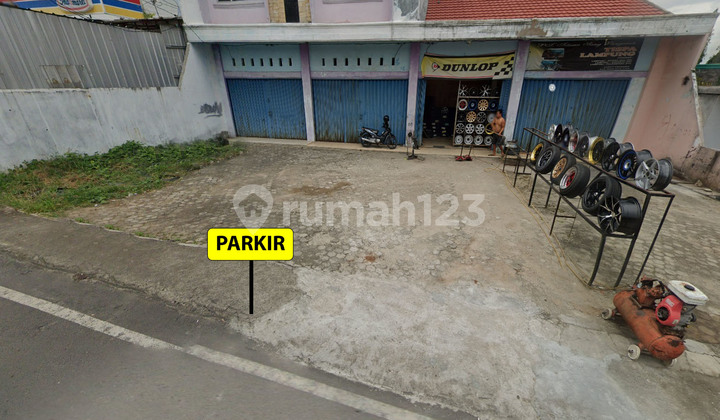 Rent 3-Story Shop House by the Roadside in Rajabasa 2