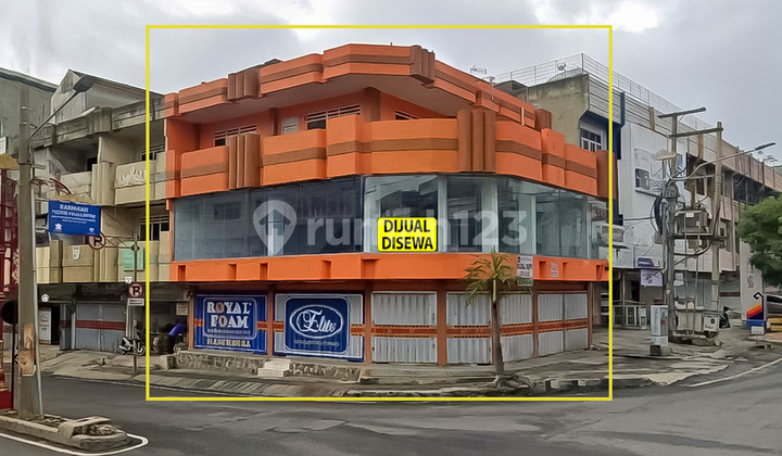 Translation: Rent 3-Story Corner Shop near Mall Simpur on Jalan Kartini Translation: Rent 3-Story Corner Shop near Mall Simpur on Jalan Kartini