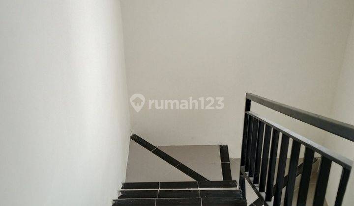 Rumah Murah 2 Lantai Elegan Eksekutif Bebas Banjir  5