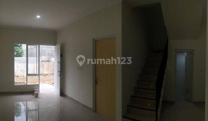 Dijual Rumah 2 Lantai SHM gratis  7