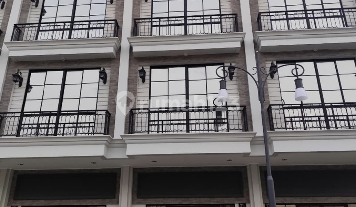 For Rent: Harvard Promenade Lake View Pik 2 Shop House, 3 Floors, Size 4.5X15, Located in Tangerang.