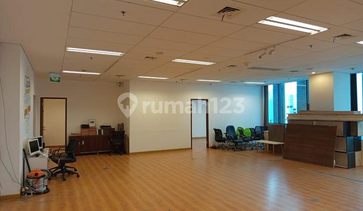 For Rent: Office space in Grand Rubina Building, 200m2, located in Kuningan, South Jakarta.
