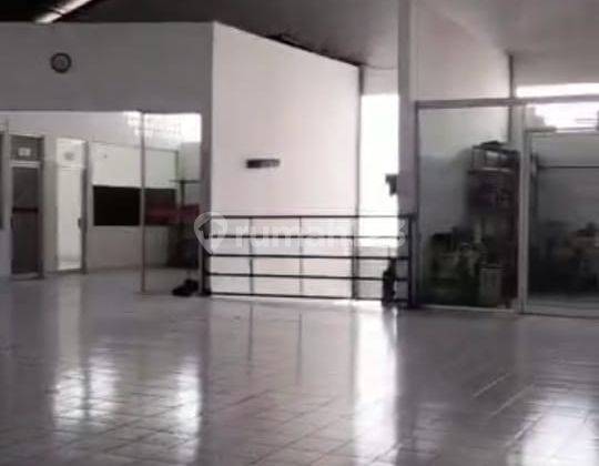 SHOWROOM DEALER MOBIL EKSKLUSIF 5