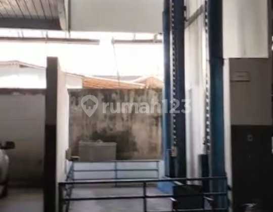 SHOWROOM DEALER MOBIL EKSKLUSIF 6