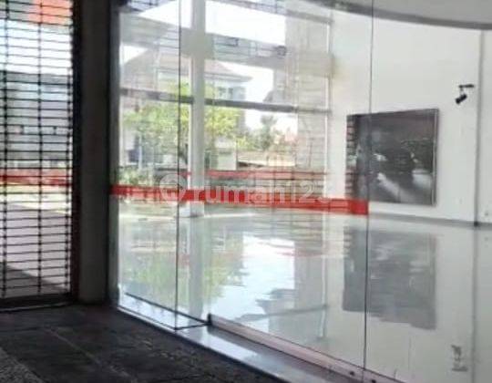 SHOWROOM DEALER MOBIL EKSKLUSIF 8