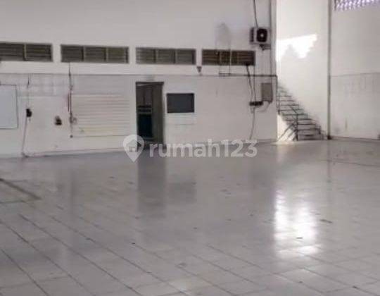 SHOWROOM DEALER MOBIL EKSKLUSIF 7