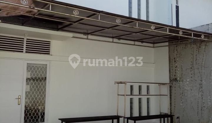 Rumah Cantik Minimalis 2 Lantai Di Wika 2