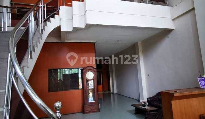 Kantor pinggir jalan besar cocok sekali buat kantor / usaha 2