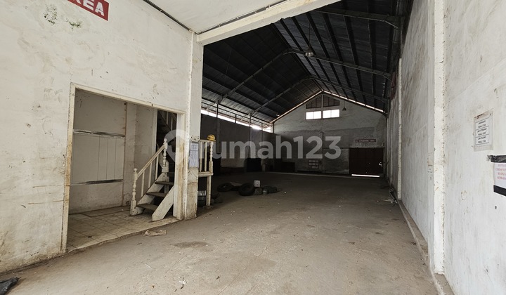 Strategic Warehouse in the Heart of Balikpapan City