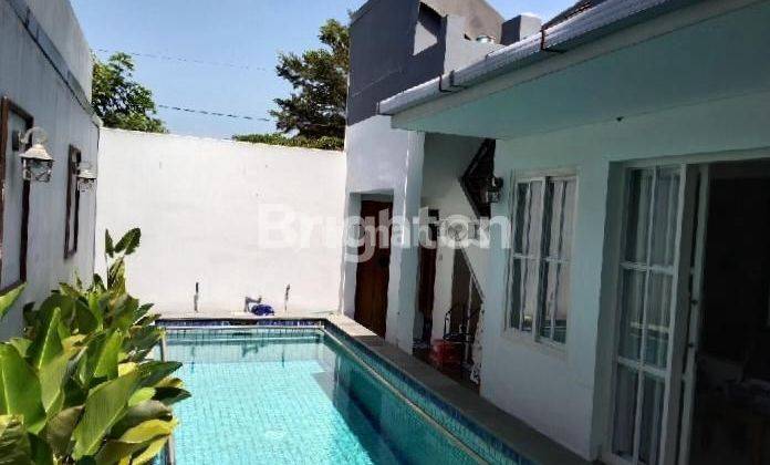 RUMAH KOLAM RENANG FULL FURNISHED DALAM KOMPLEKS PERUMAHAN GODEAN  1