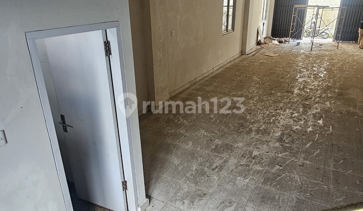 4-Story Shop House Suitable for Office in City Center 2