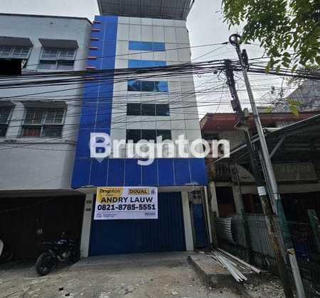 Shop House in the Center of Balikpapan City Suitable for Business