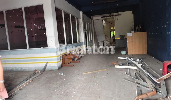 Ruko 2 unit jadi 1 pinggir jalan cocok untuk kantor dan usaha