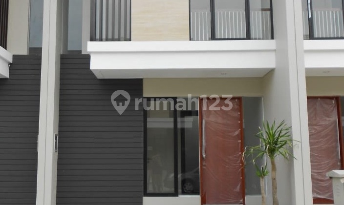 Rumah Northwest Lake Citraland Dekat Pakuwon Mall Surabaya Barat