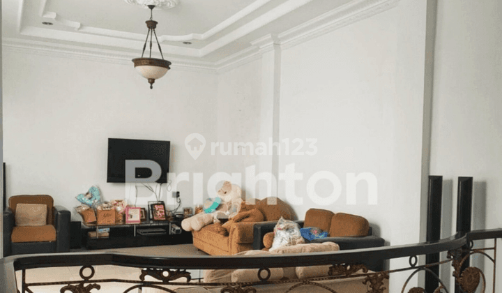 Rumah Full Furnished Cemara Hijau, Shm, 3,5 Lantai 1