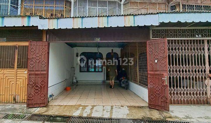 Rumah Daerah Jl. Bilal, Krakatau. Semi Furnished. Inti Kota 2