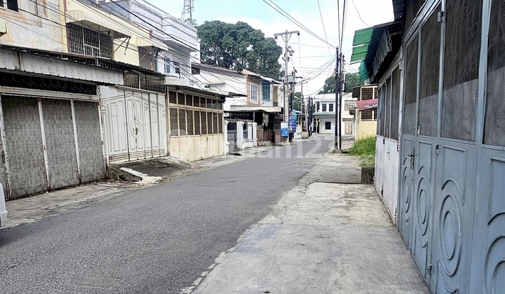 City Core Home. Gajah Street Area. 5 Minutes to Sutomo 1 School. 2