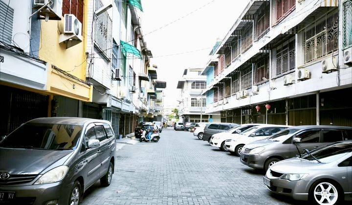 Ruko Gandeng. Jl. Brigjend Katamso, Juanda.Komplek Full Furnished 2
