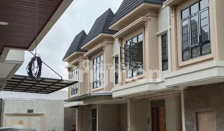 Rumah Komplek, Baru, Full Furnished. 900 M Ke Komplek Cemara Asri 2