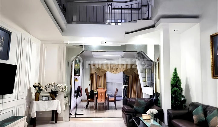 Komplek Favorit Tasbi 1, Setiabudi. Harga Bagus !! Luas 12 x 25 M 2