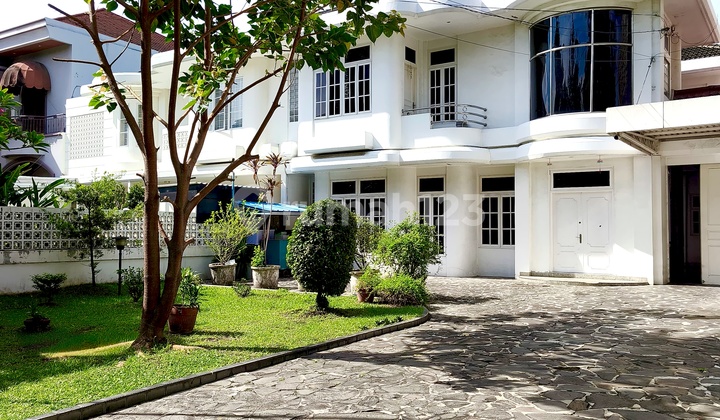 Prime Location House in Medan City. Jl. Imam Bonjol, Sudirman Area. 2