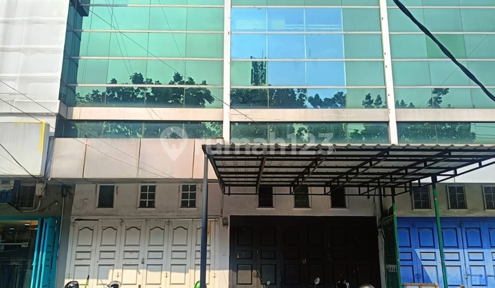 Joint Shop House on Ring Road Street. Available for Rent / Shop House. 700 M to RCW Mall. 2