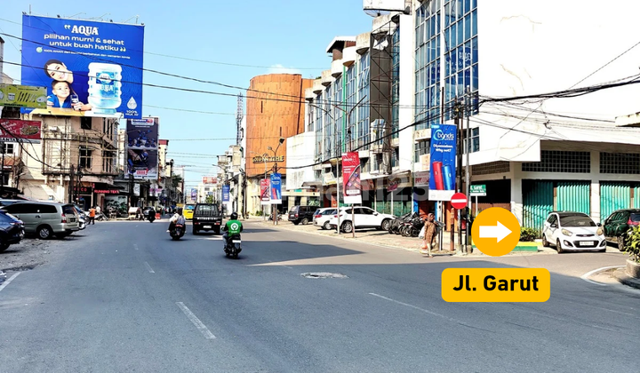 Terraced House on Garut Street. Only 50 Meters from Mt Haryono Street, Uniland Terraced House on Garut Street. Only 50 Meters from Mt Haryono Street, Uniland