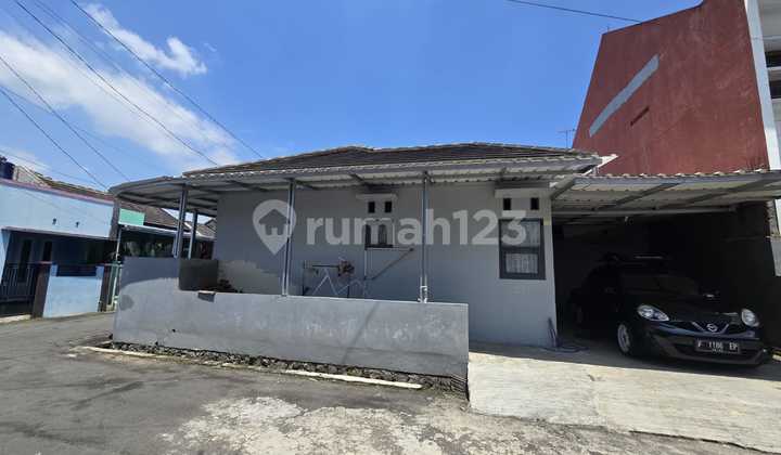 Minimalist 1-Story Ready-to-Occupy House Near Cipanas Tourist Area Minimalist 1-Story Ready-to-Occupy House Near Cipanas Tourist Area
