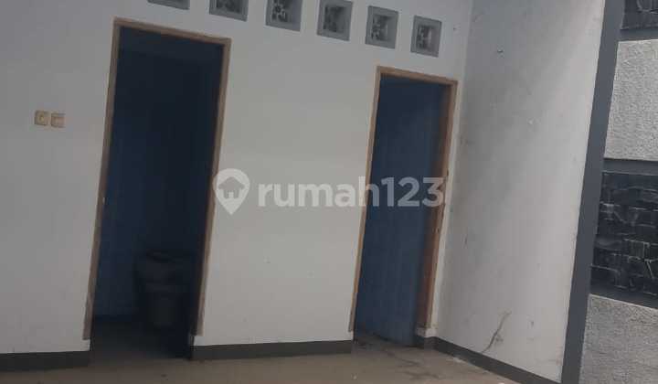 For Sale: 3-Story Shop House Below Market Price, Main Road Garut For Sale: 3-Story Shop House Below Market Price, Main Road Garut