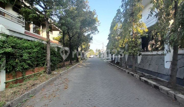 tampak depan dijual rumah puncak permai surabaya