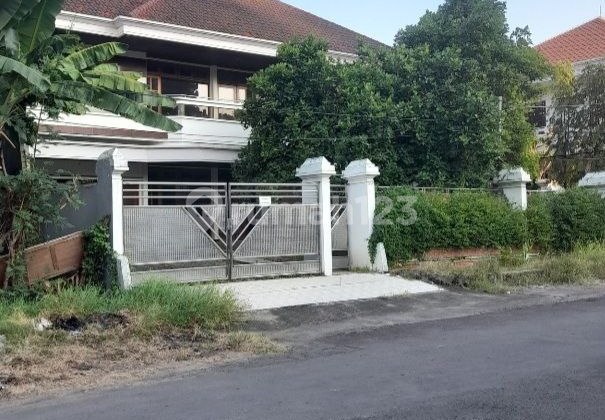 tampak depan dijual rumah puncak permai surabaya