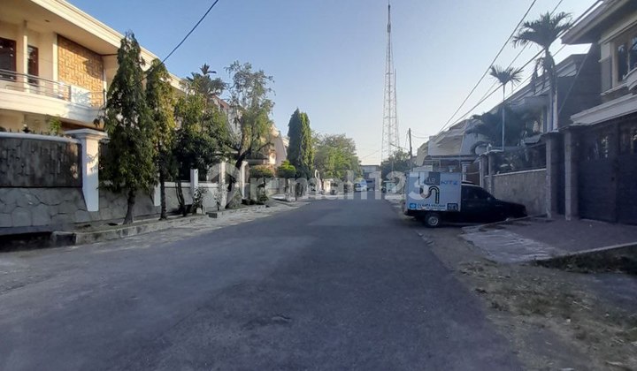 tampak depan dijual rumah puncak permai surabaya