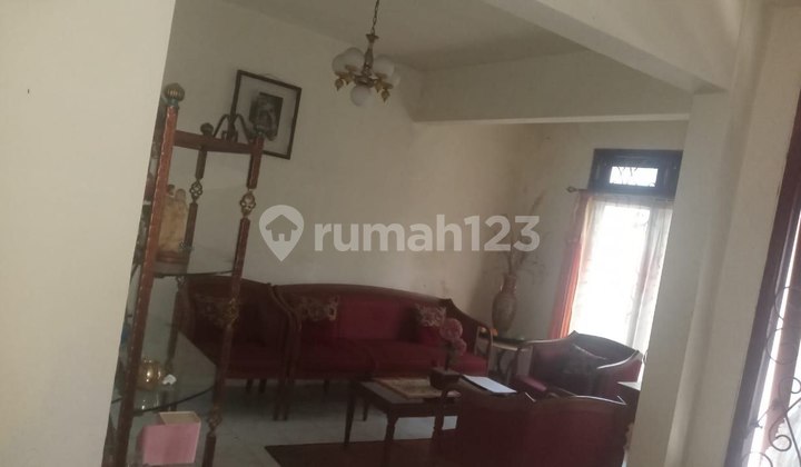 Quick Sale: Semolowaru Elok House in Surabaya, Negotiable Price 2