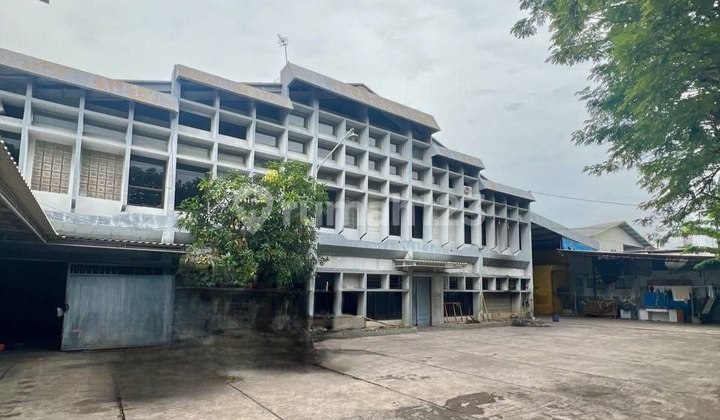 Commercial Warehouse Area on Kenjeran Main Road Surabaya Near Merr