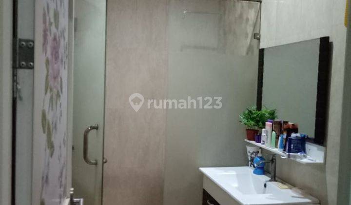 Rumah 3 Lantai Bagus Furnished SHM di Buana Taman Sari Klari 12